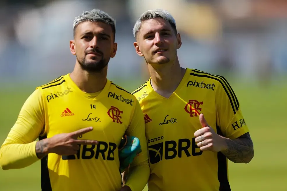 Flamengo ganha reforços de peso após a Copa e mira amistoso com elenco quase completo