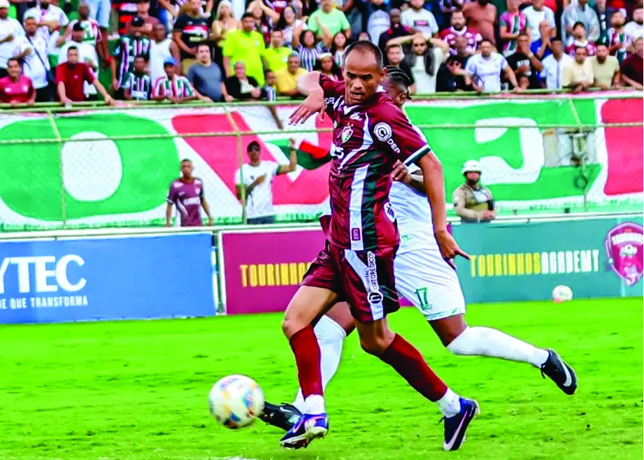 Fluminense de Feira vence clássico, garante acesso e está de volta à elite do Campeonato Baiano